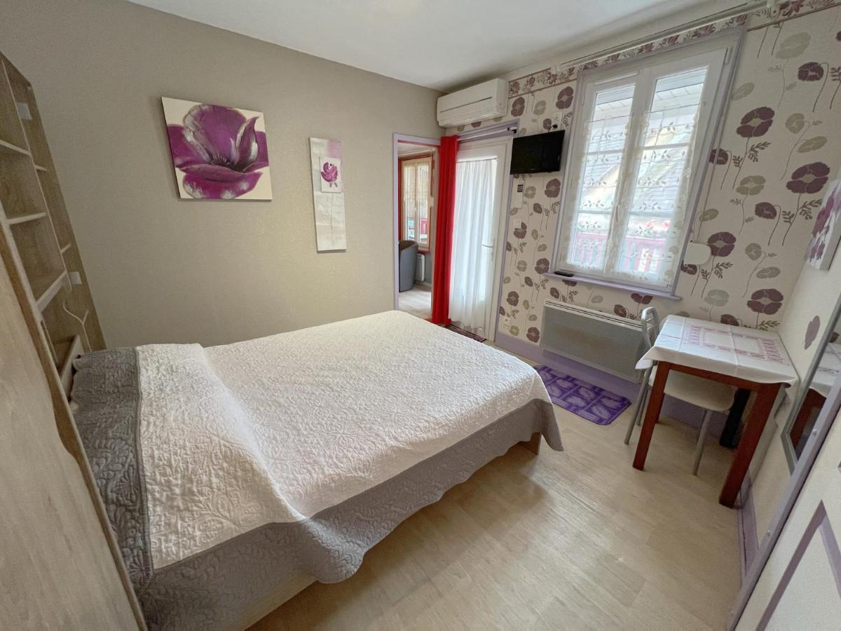 Les Meubles Du Rocher - Pres Du Parc Le Pal Bourbon-Lancy Eksteriør billede