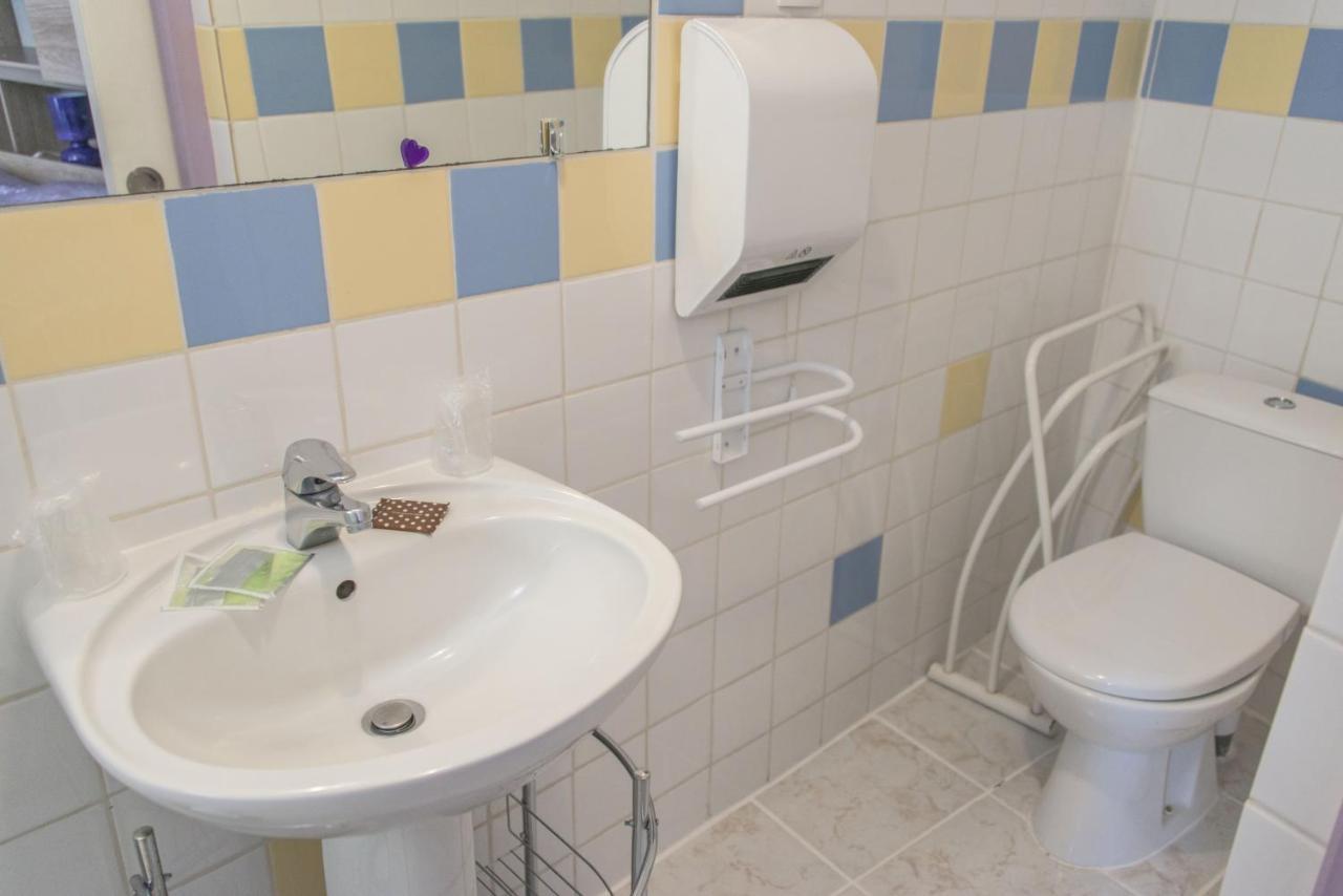 Les Meubles Du Rocher - Pres Du Parc Le Pal Bourbon-Lancy Eksteriør billede